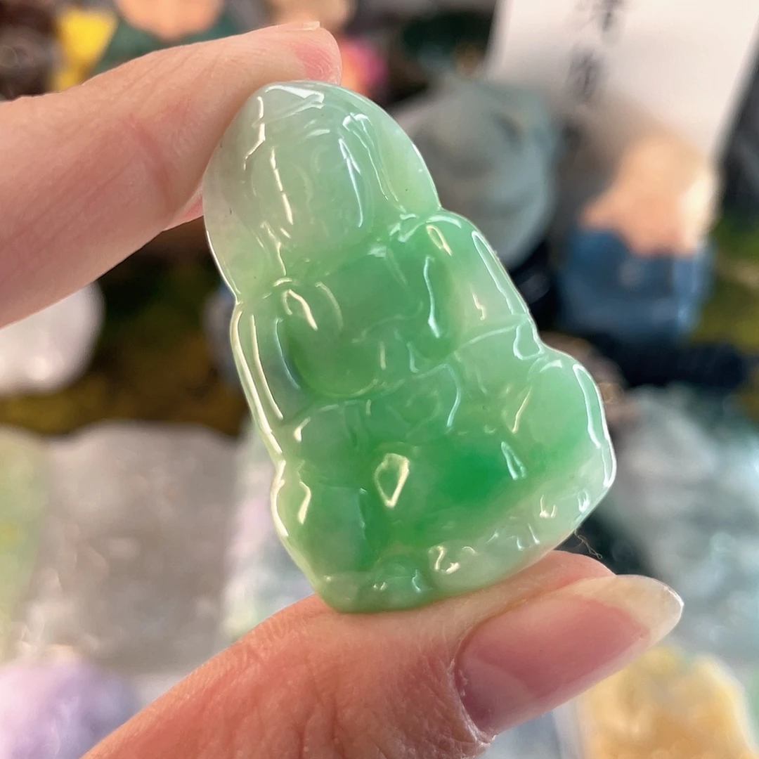 翡翠未镶嵌颈饰观音