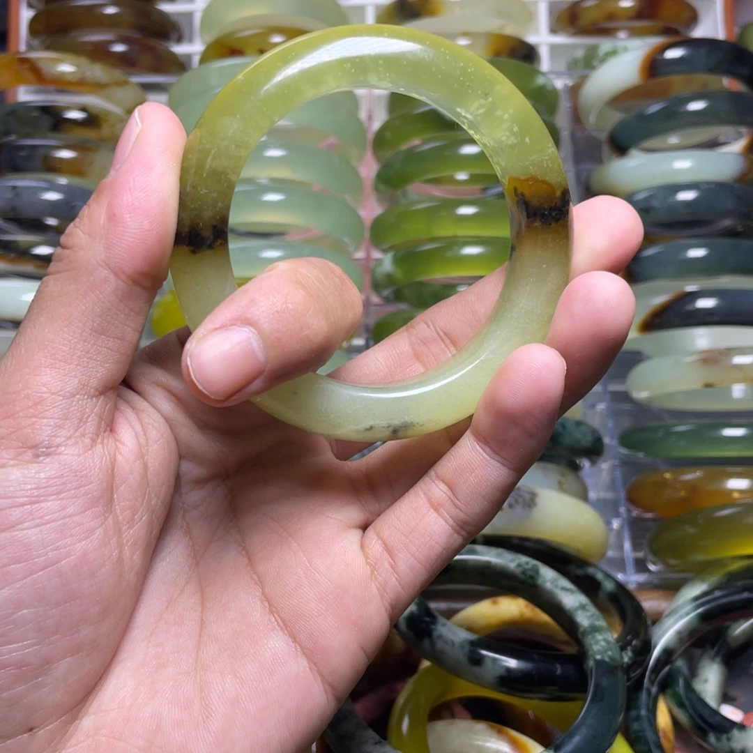 蛇纹石玉未镶嵌手镯