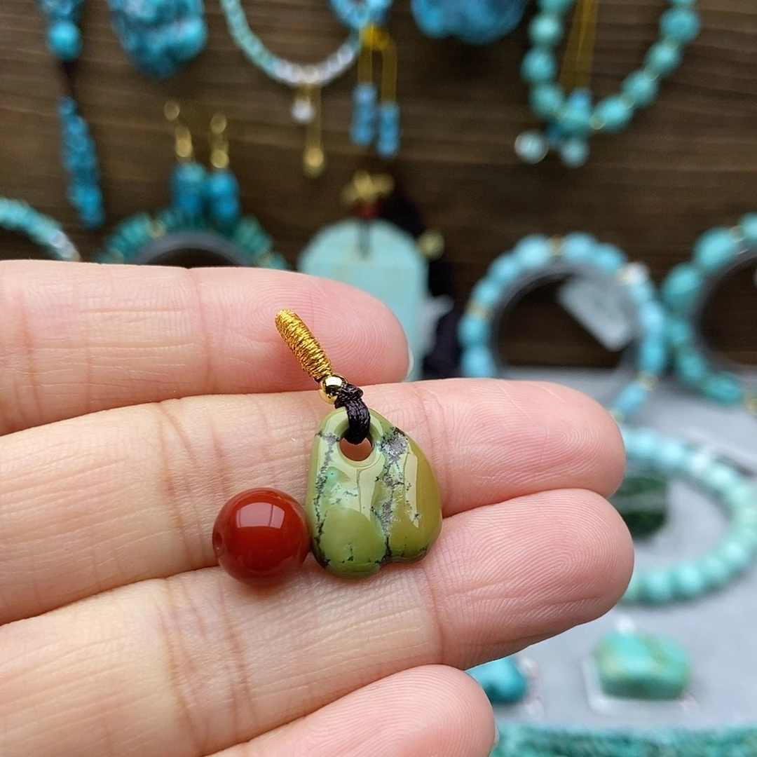 南红玛瑙未镶嵌侧挂