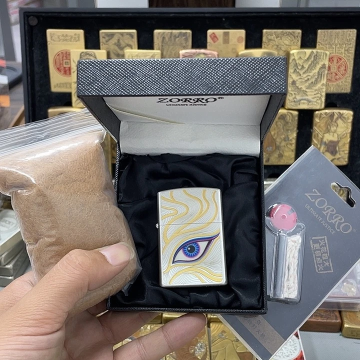 佐罗煤油打火机点燃的一