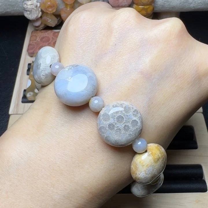 硅化玉未镶嵌更厚更大，小圆满