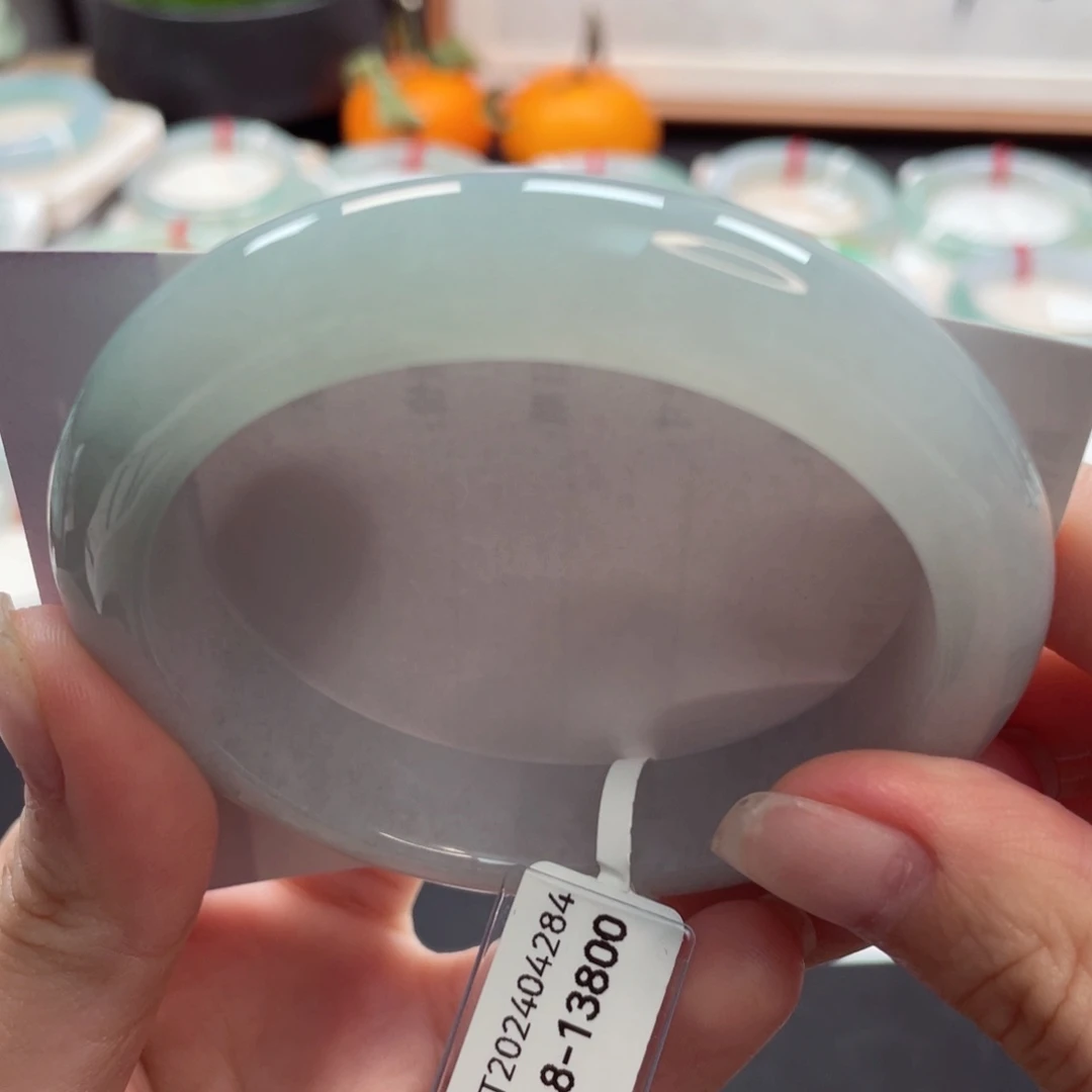 【闪购商品】翡翠手镯未镶嵌57.8细腻无毛孔淡绿色29号