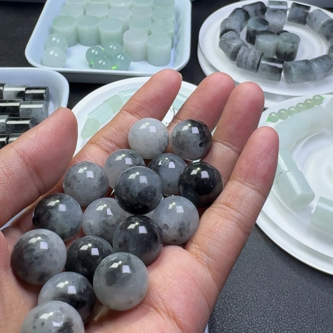 翡翠散珠17颗珠子