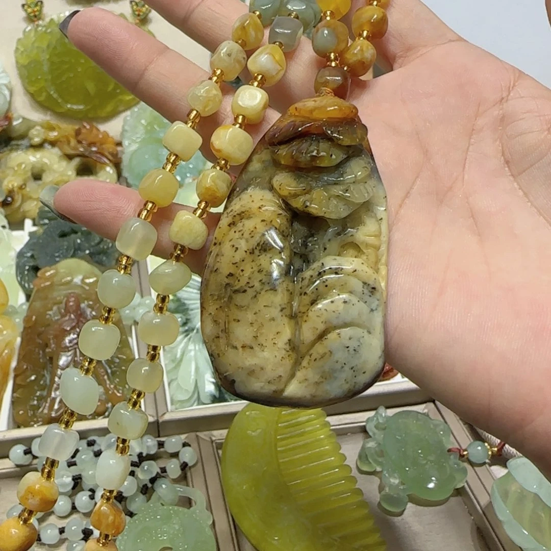 未镶嵌蛇纹石玉吊坠