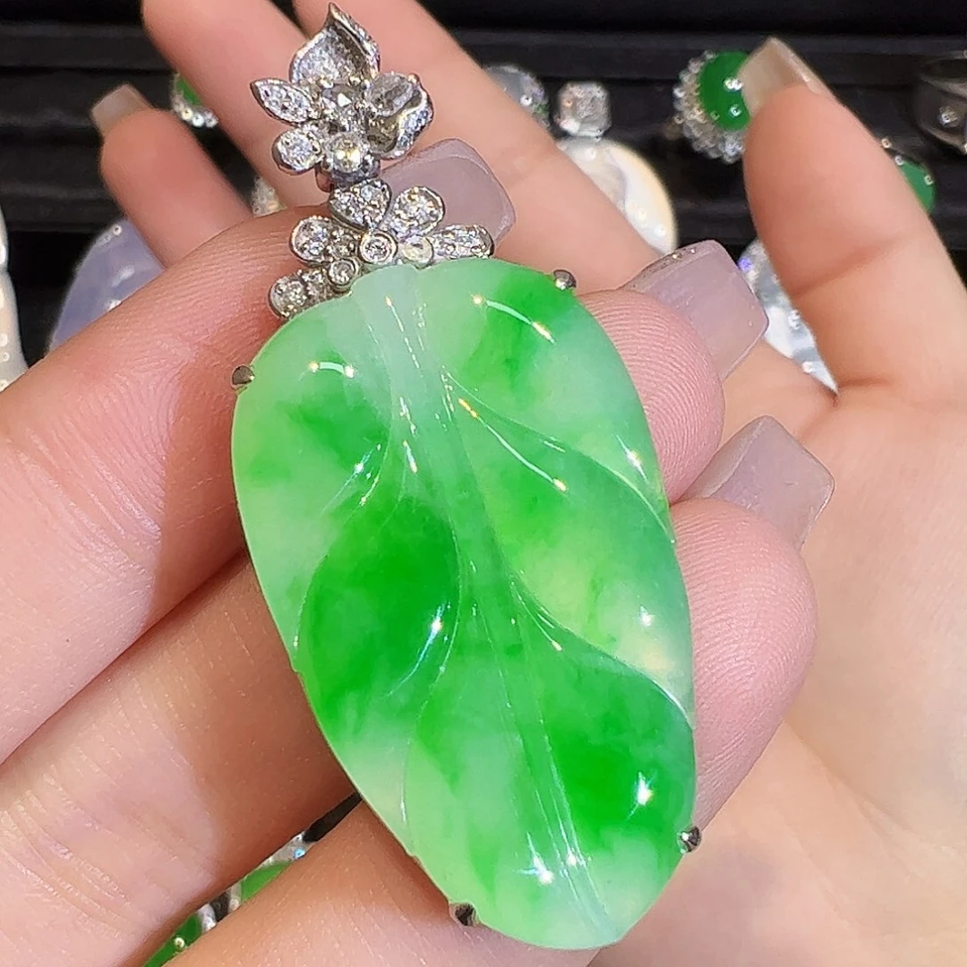 翡翠颈饰18K金镶嵌叶子