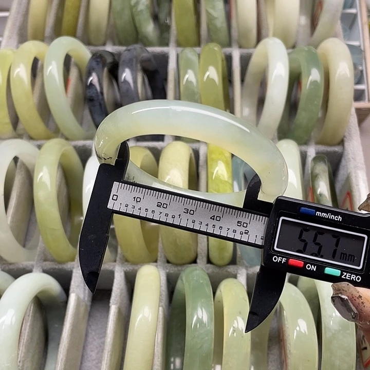 蛇纹石玉未镶嵌手镯157