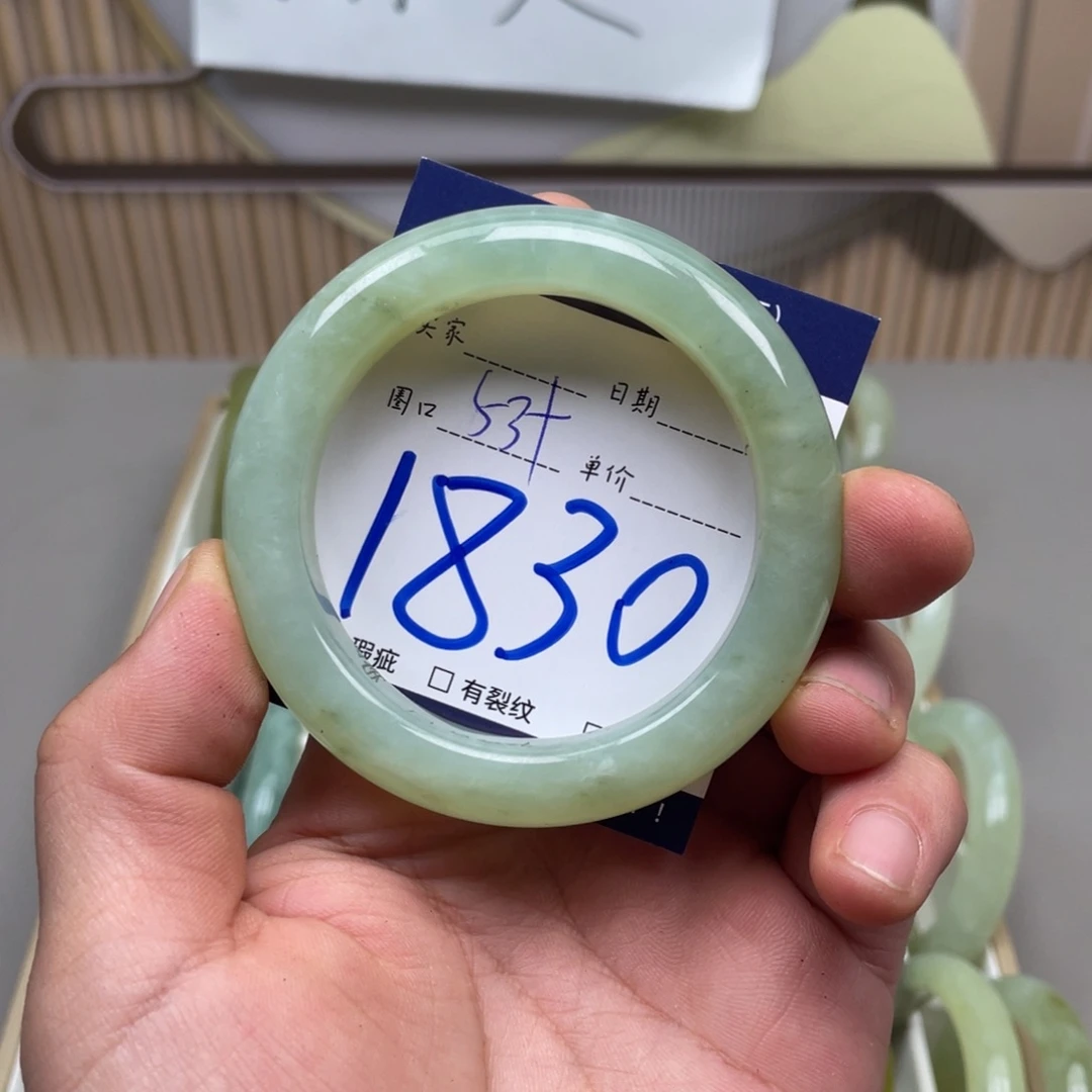 岫玉手镯手镯未镶嵌
