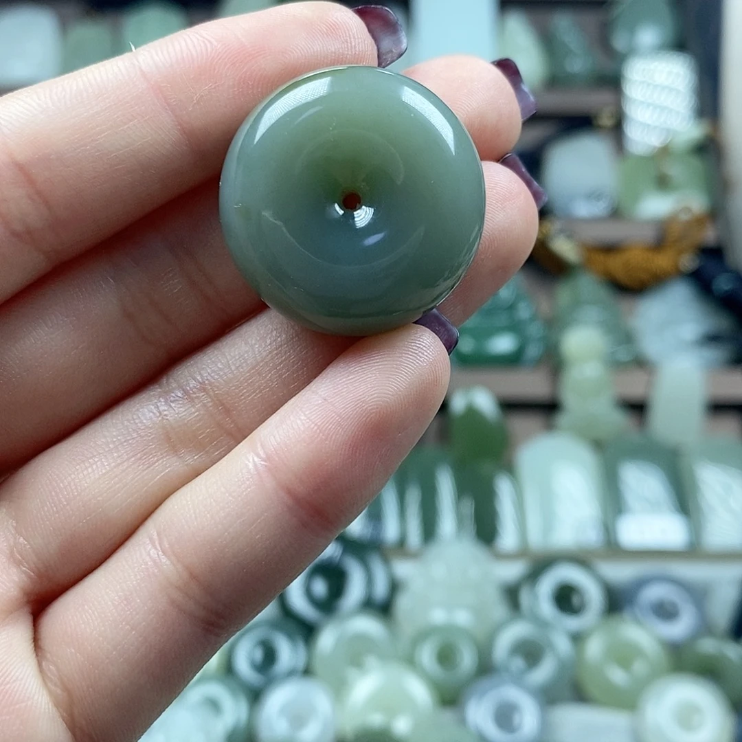 和田玉未镶嵌颈饰平安扣