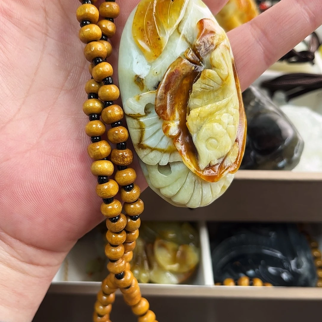 蛇纹石玉颈饰未镶嵌