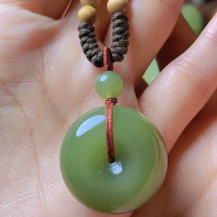 未镶嵌岫岩老玉（透闪石质玉）挂件