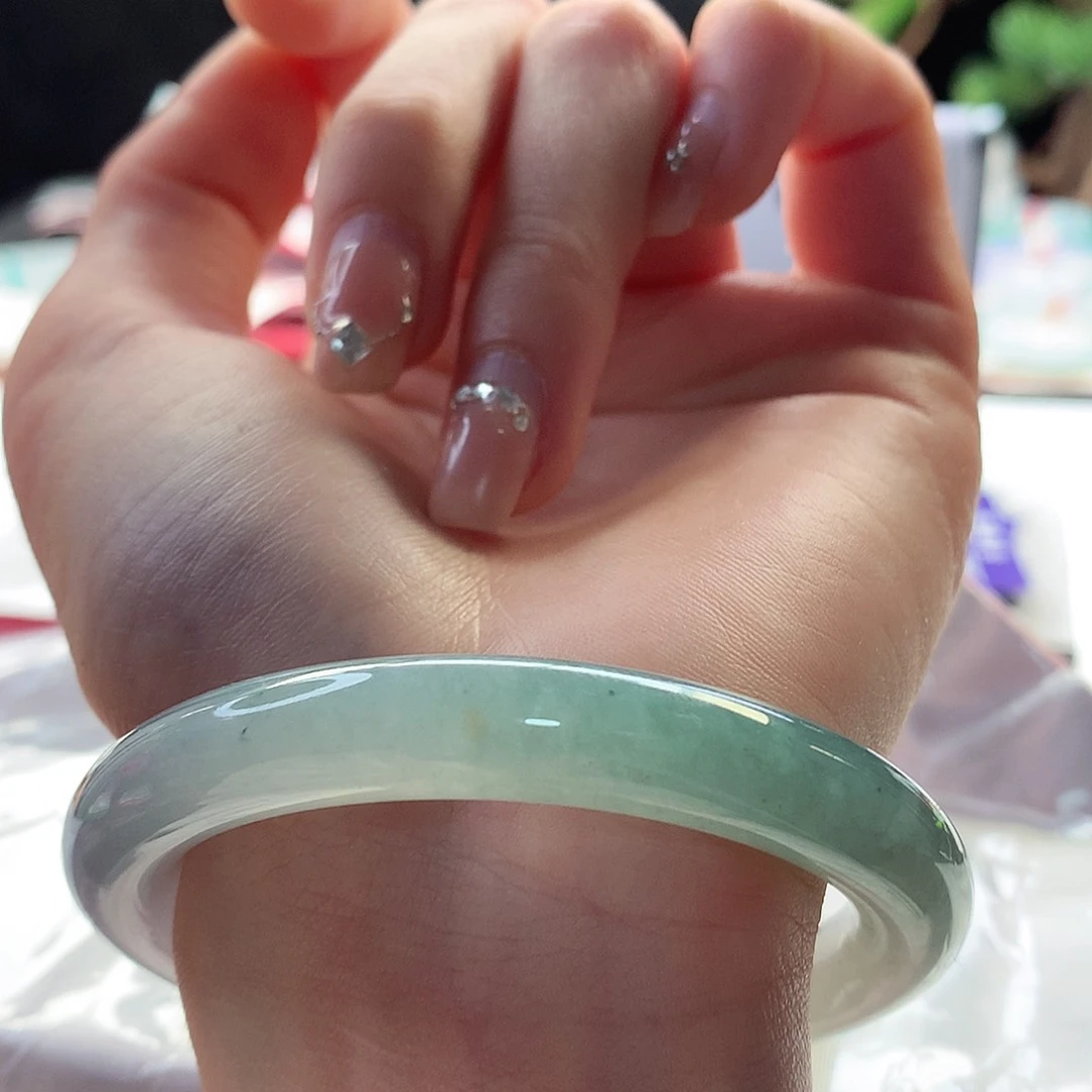 翡翠手镯未镶嵌天然翡翠53-54渐变色晴绿美人条