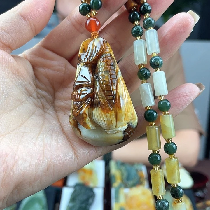 蛇纹石玉颈饰未镶嵌