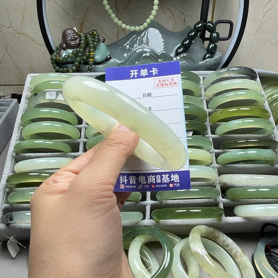 蛇纹石玉未镶嵌手镯微瑕