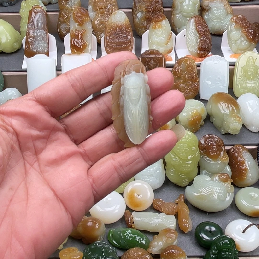 凄***七和田玉未镶嵌颈饰
