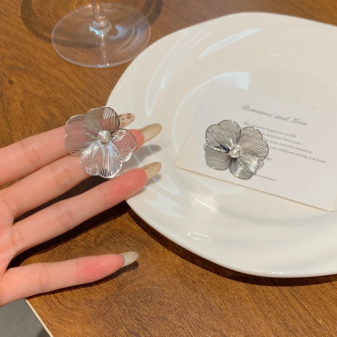 铜合金耳饰 Al6625 新款轻奢优雅银色千金风超仙甜美耳饰