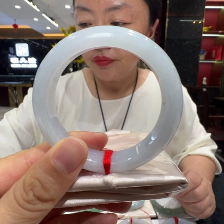 翡翠未镶嵌手镯冰蓝52.6福利不退不换