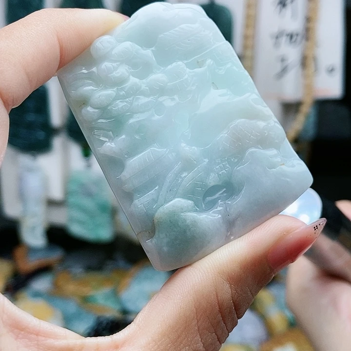 颈饰足铂镶嵌翡翠翡翠