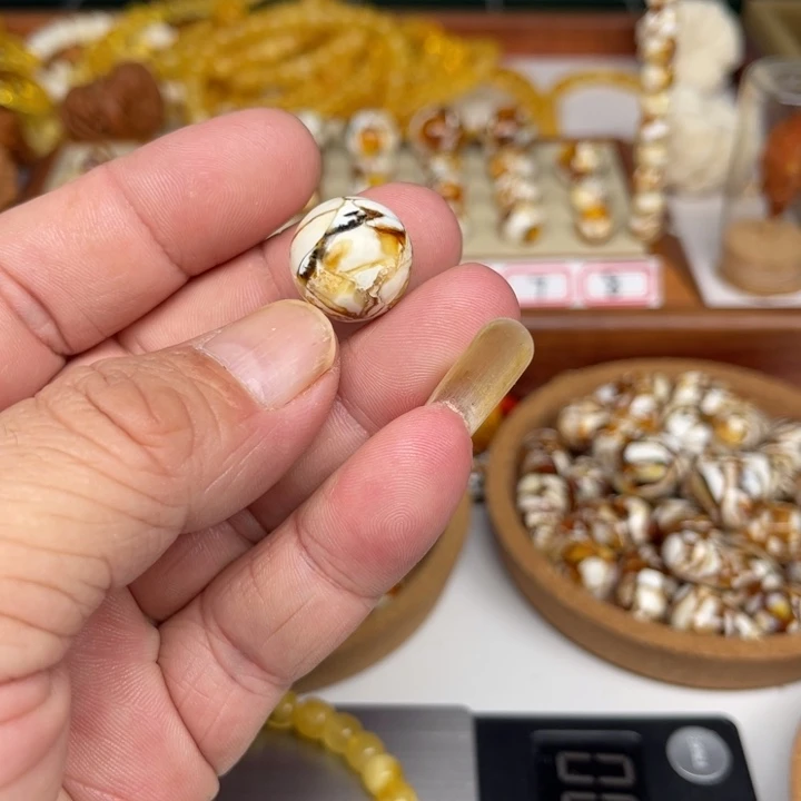 琥珀裸石未镶嵌?****晏359号