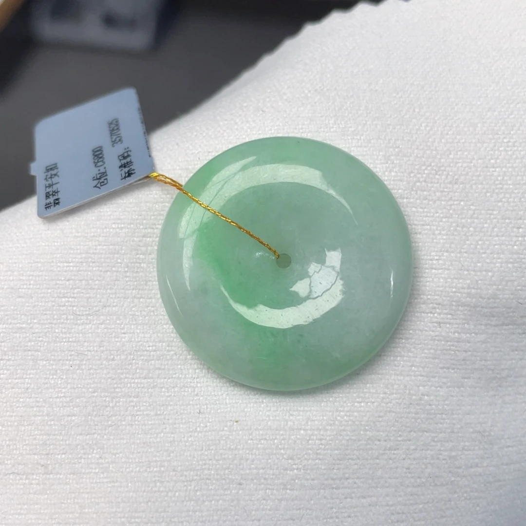 翡翠未镶嵌颈饰平安扣