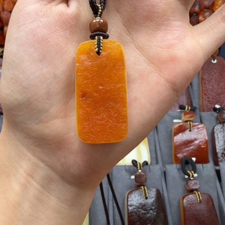 蜜蜡未镶嵌吊坠(赠链)