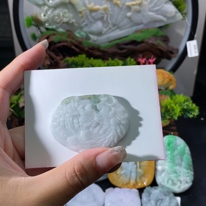 翡翠未镶嵌颈饰凤凰