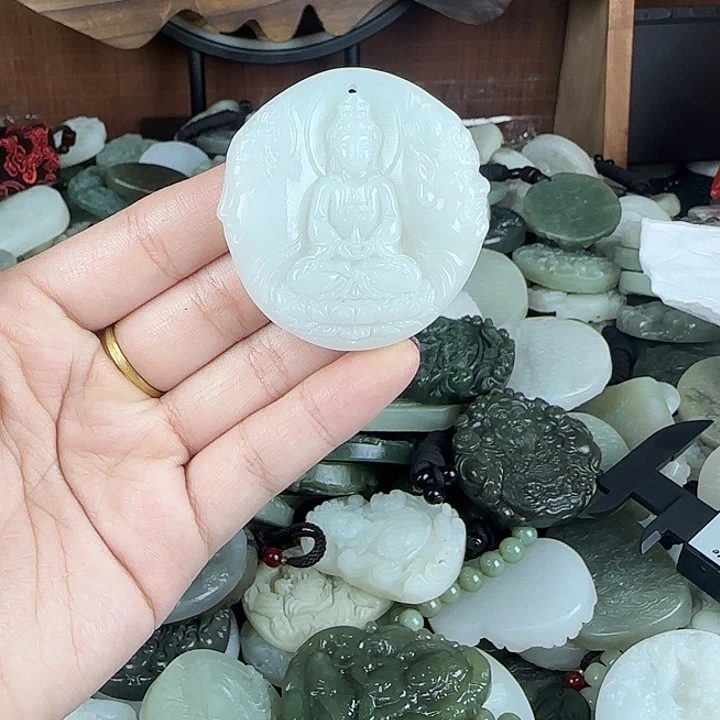 和田玉未镶嵌颈饰