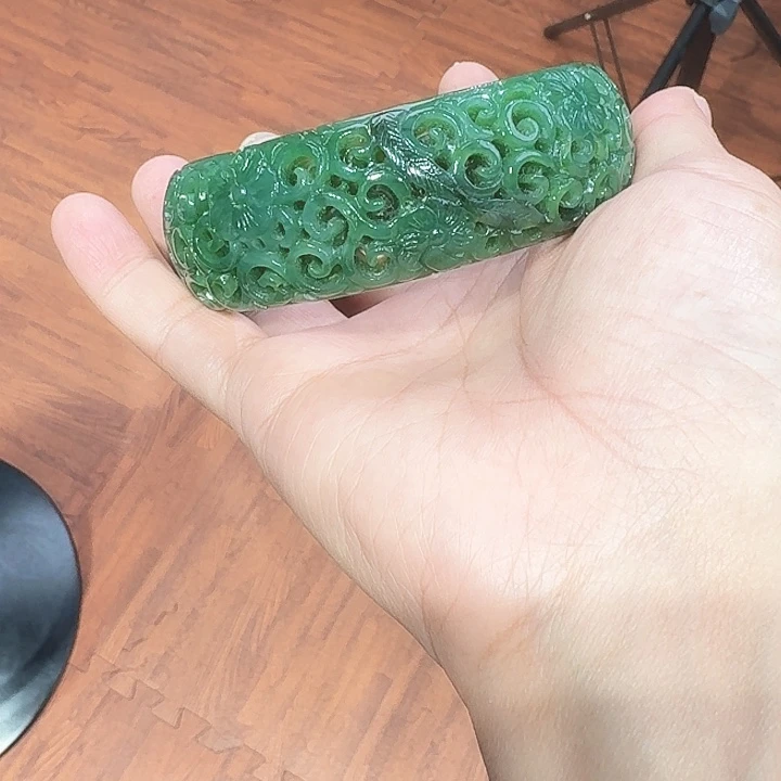 王***耀和田玉未镶嵌手镯