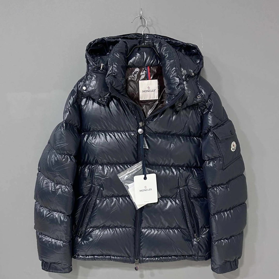未使用 MONCLER 深蓝色maya连帽羽绒服/4码/59334