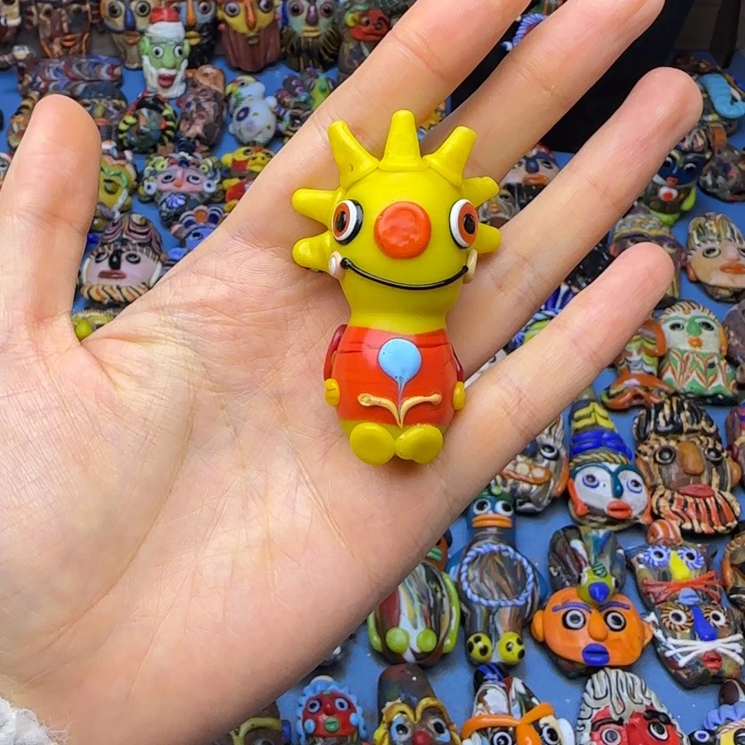 琉璃非金属玻璃颈饰太阳娃