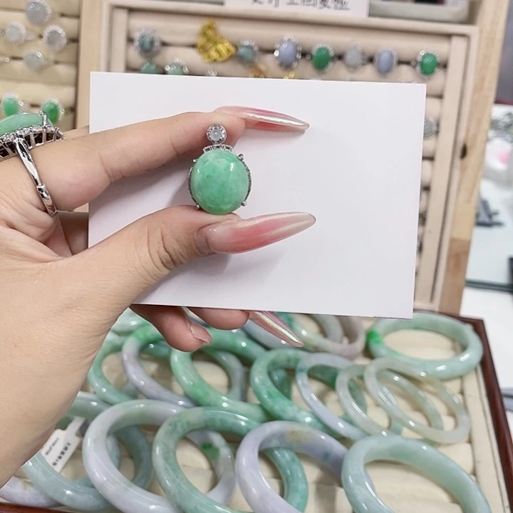 翡翠未镶嵌颈饰天然翡翠Ａ货