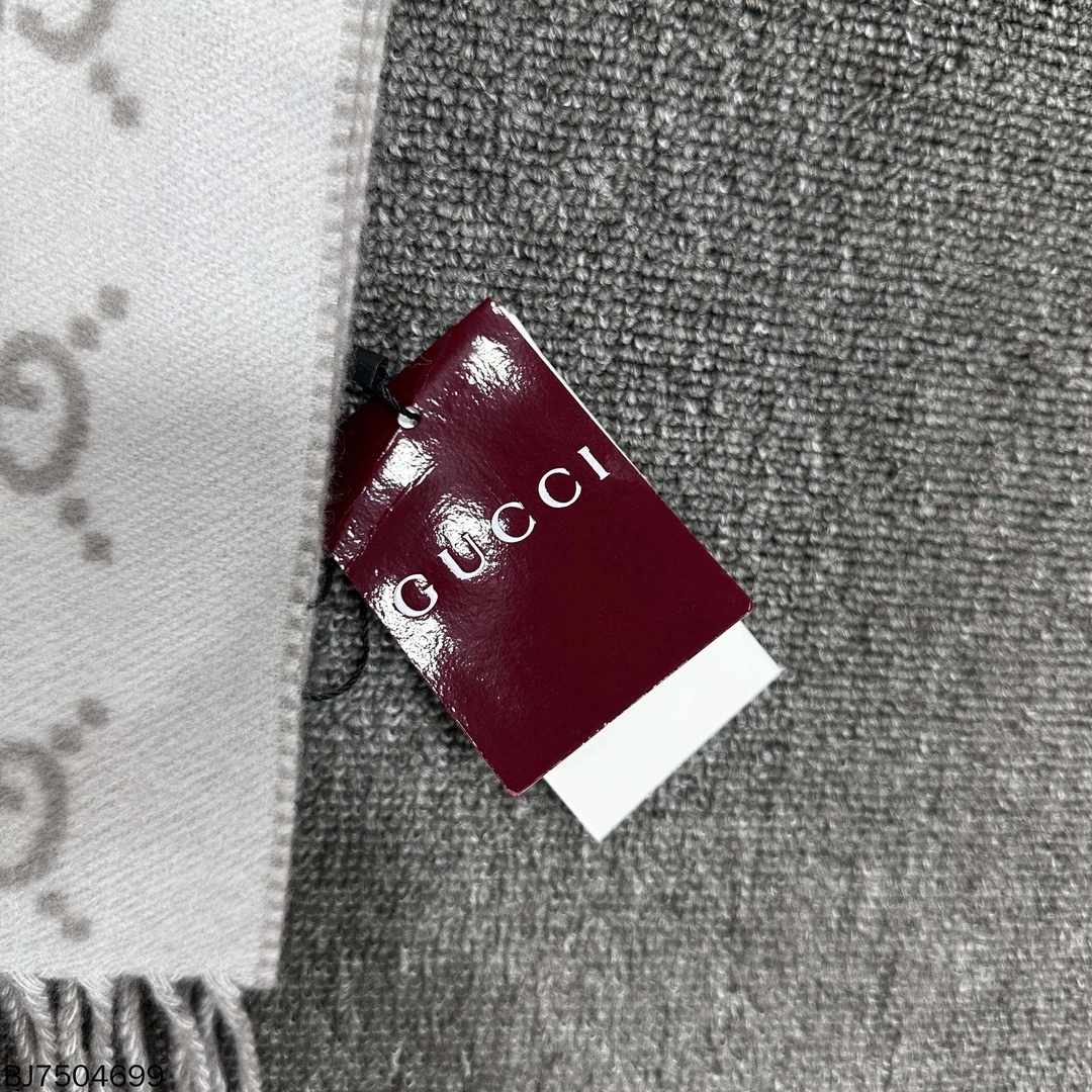 未使用 GUCCI/古驰 新款老花满印纯羊绒围巾 GUCCI /古驰/04699