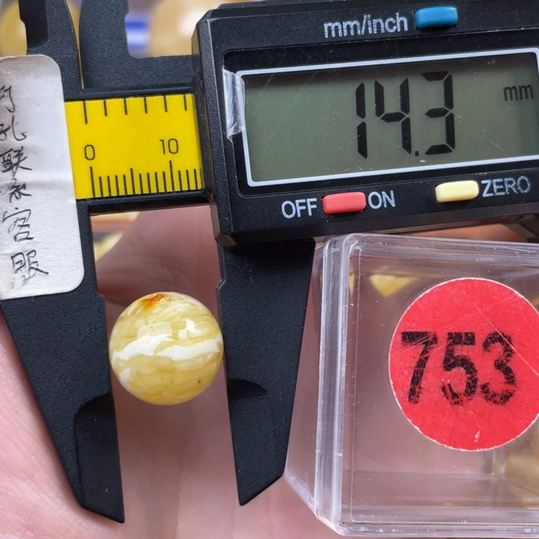 蜜蜡未镶嵌珠宝奇石