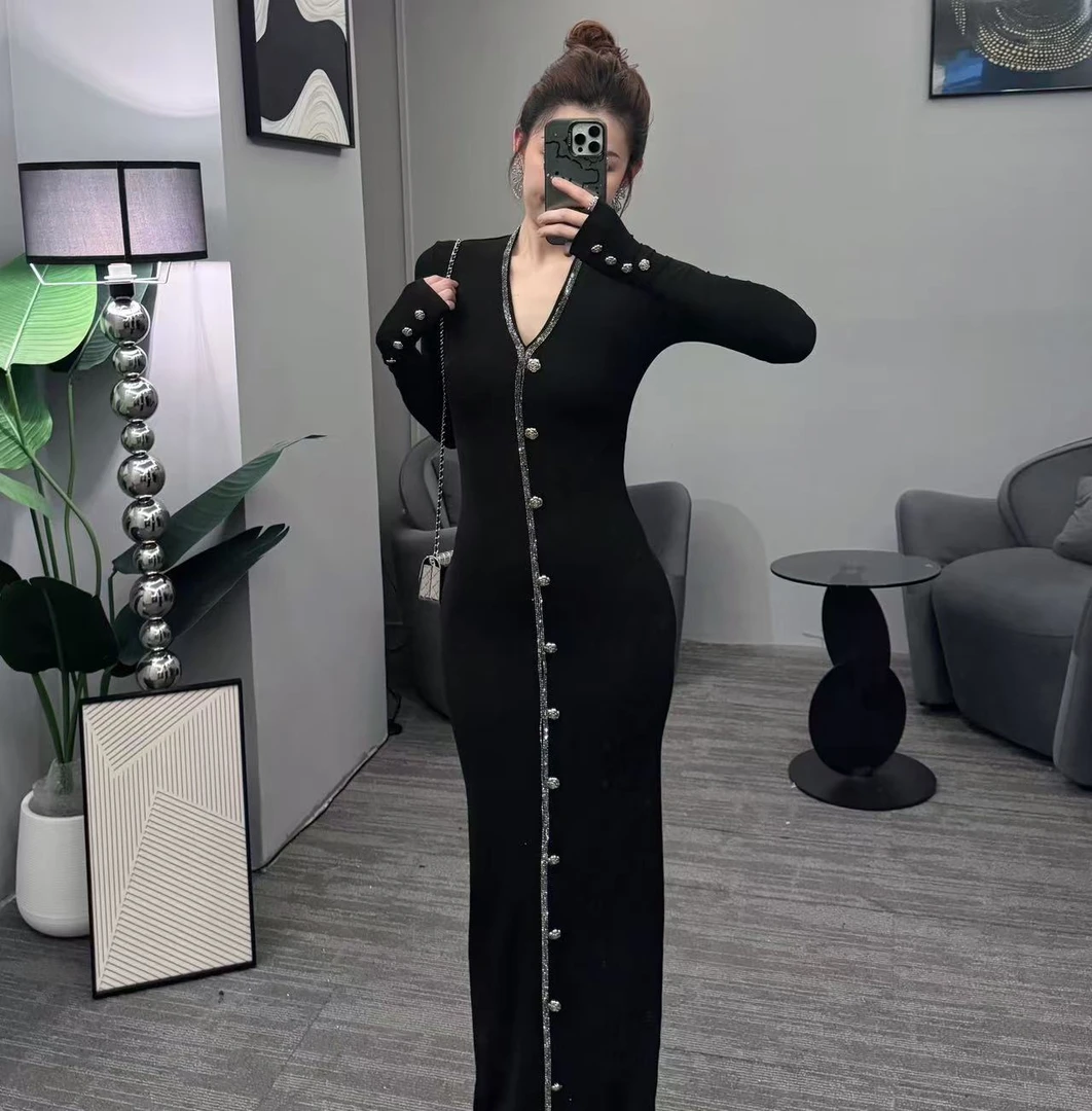 【专属】法式v领满天星连衣裙秋冬新款气质收腰修身显瘦包臀长裙