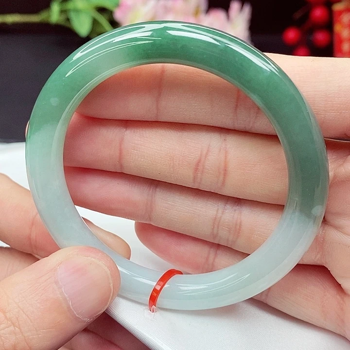 翡翠手镯未镶嵌56圈