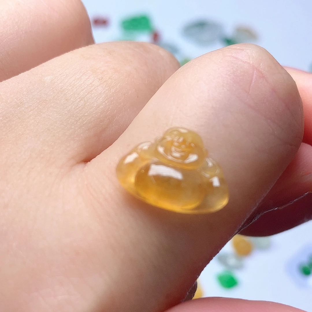 翡翠未镶嵌颈饰佛