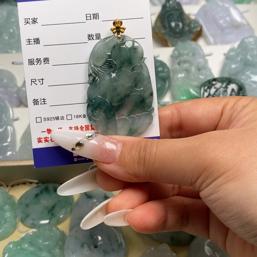 翡翠颈饰未镶嵌翡翠75