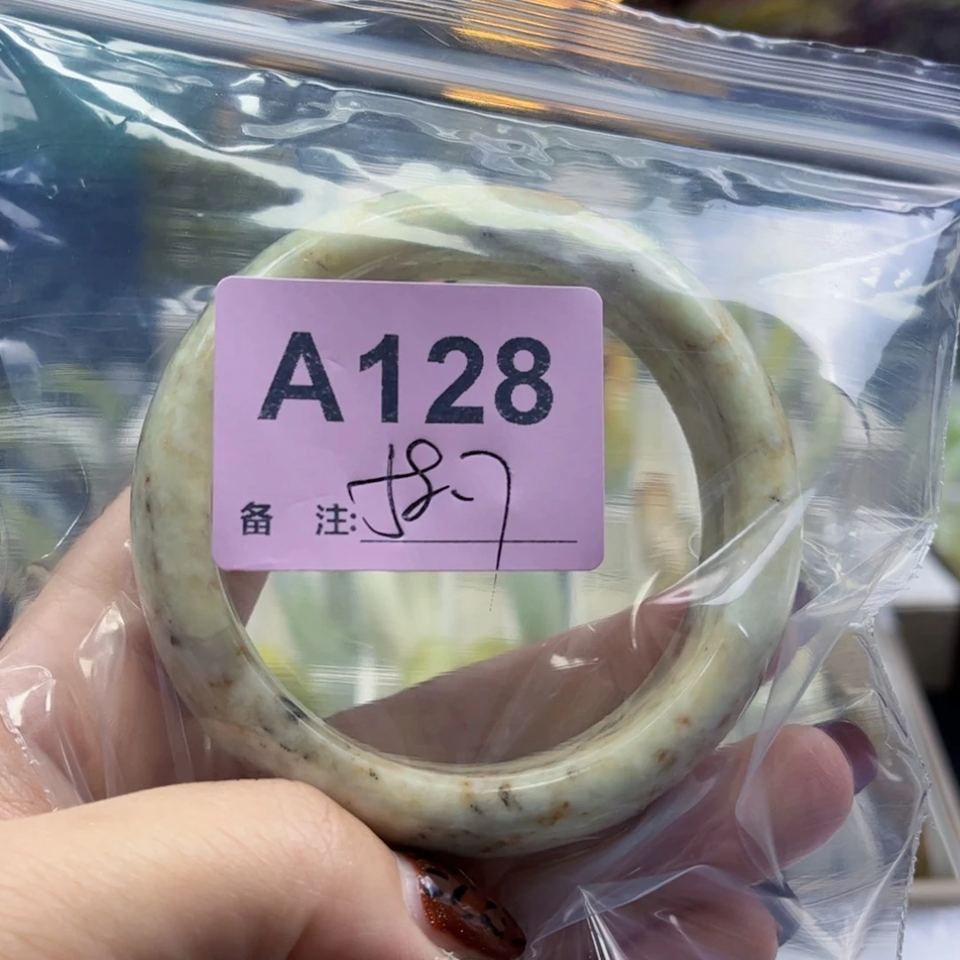 桐***修蛇纹石玉未镶嵌手镯