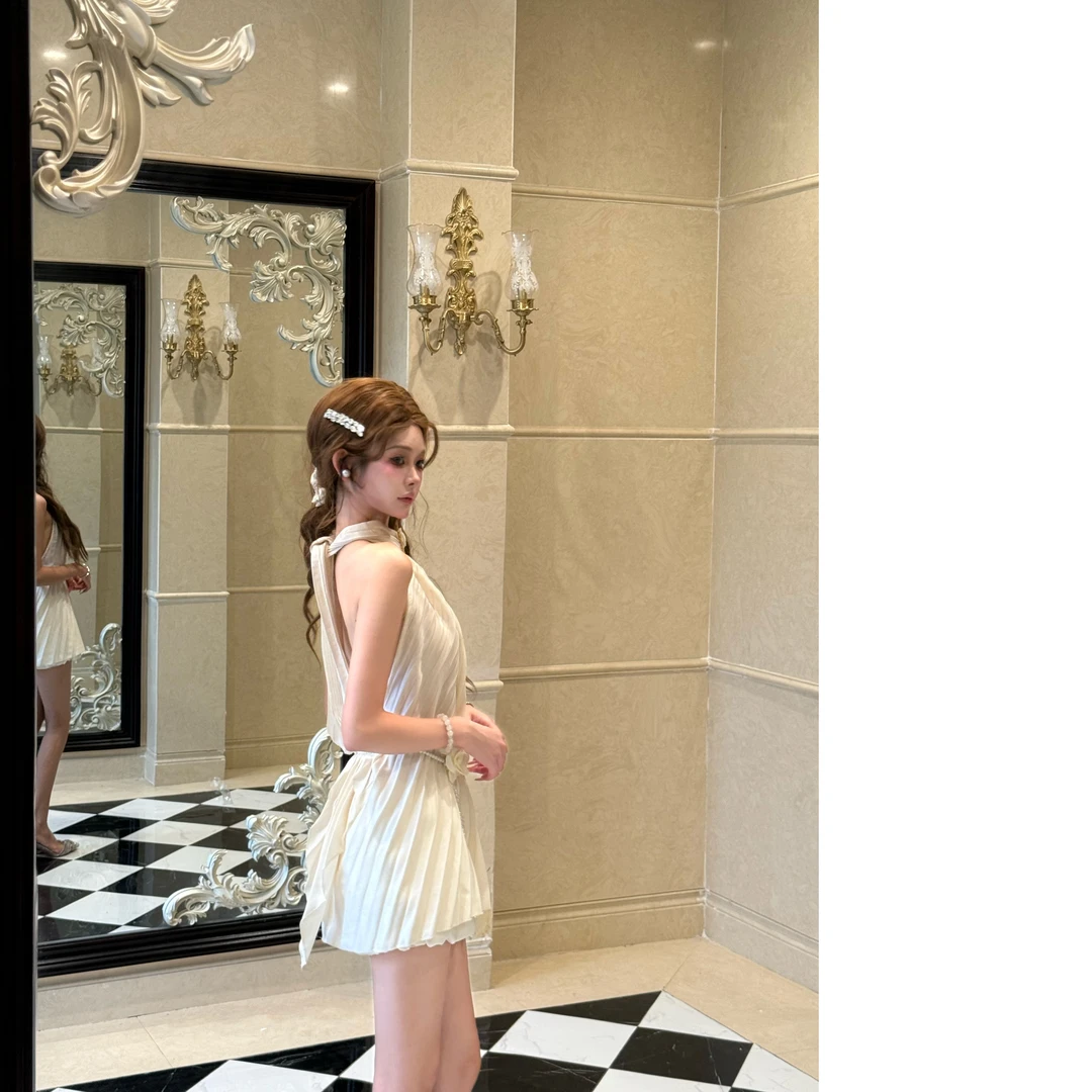 美野梨梨 【美背狙击】吊带背心名媛高级感重工钻扣挂脖缎面飘带