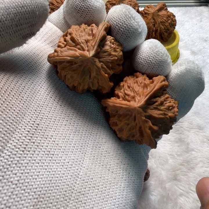 把件桃核盘山三棱