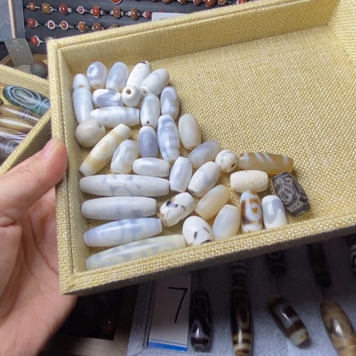 赫***中玛瑙/玉髓未镶嵌颈饰