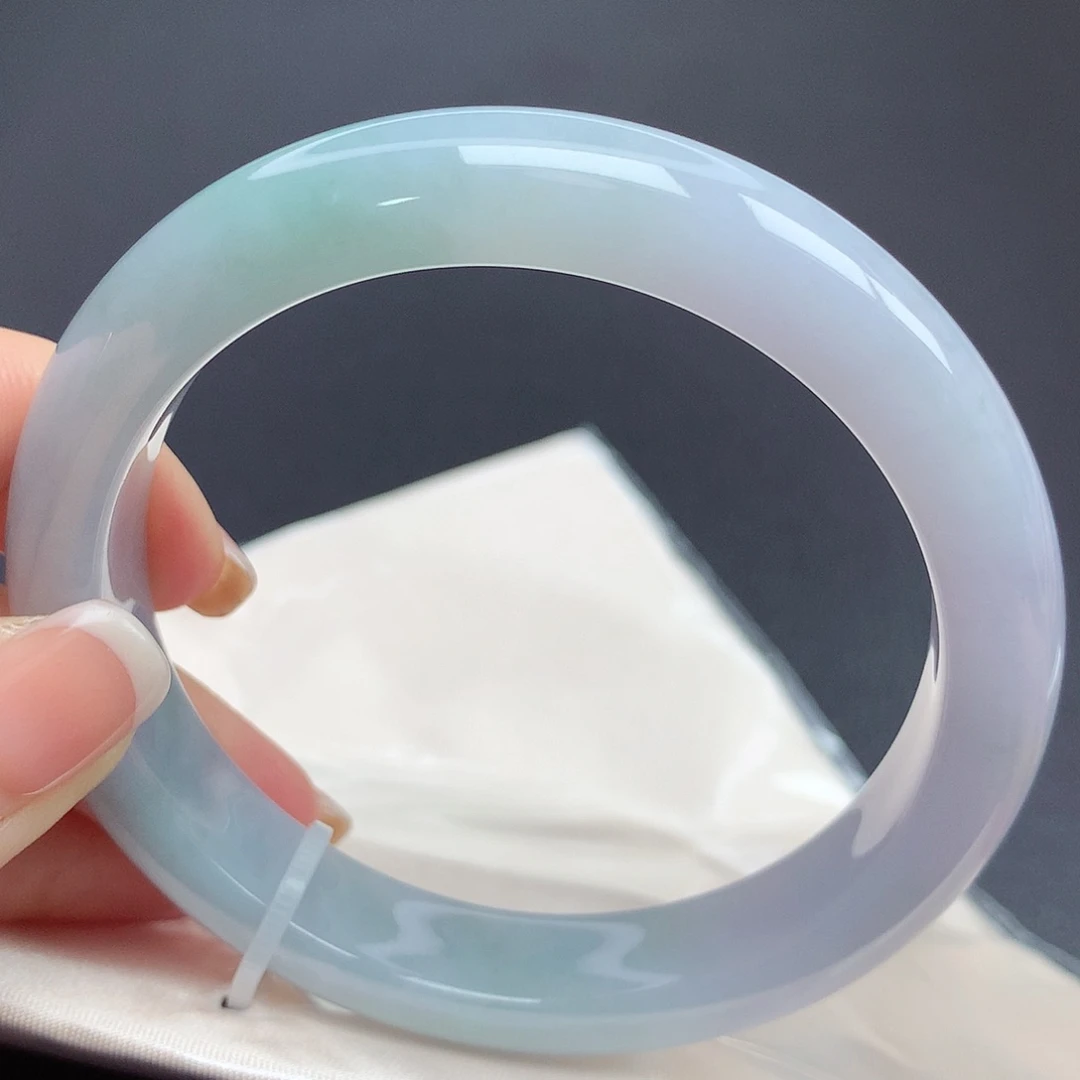 翡翠手镯未镶嵌60圈口