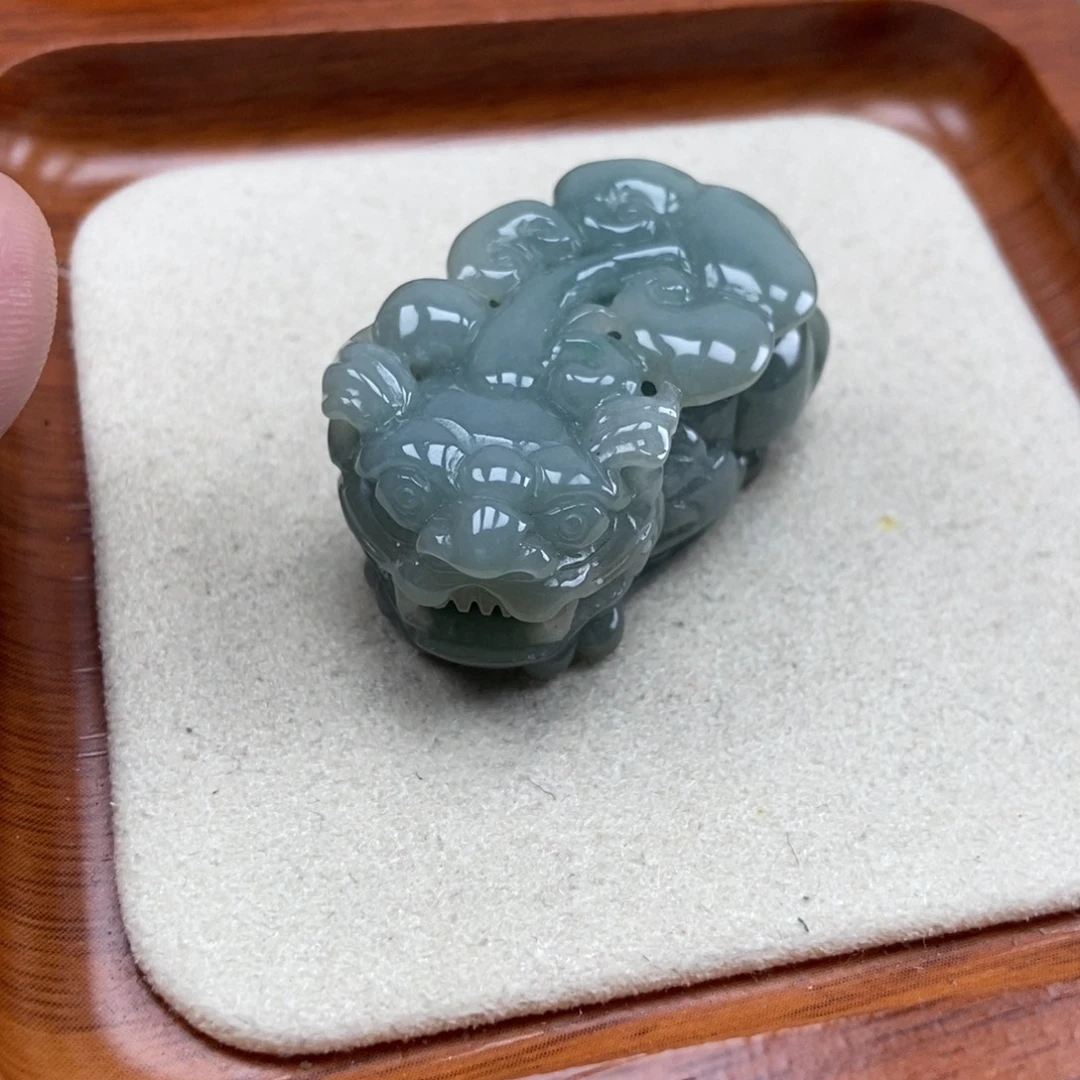 翡翠未镶嵌颈饰如意