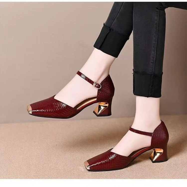 2025新款夏季方头一字扣粗跟包头凉鞋女高跟鞋不累脚软皮百搭单鞋