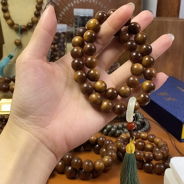 老山檀香黑肉沉水1.2手持