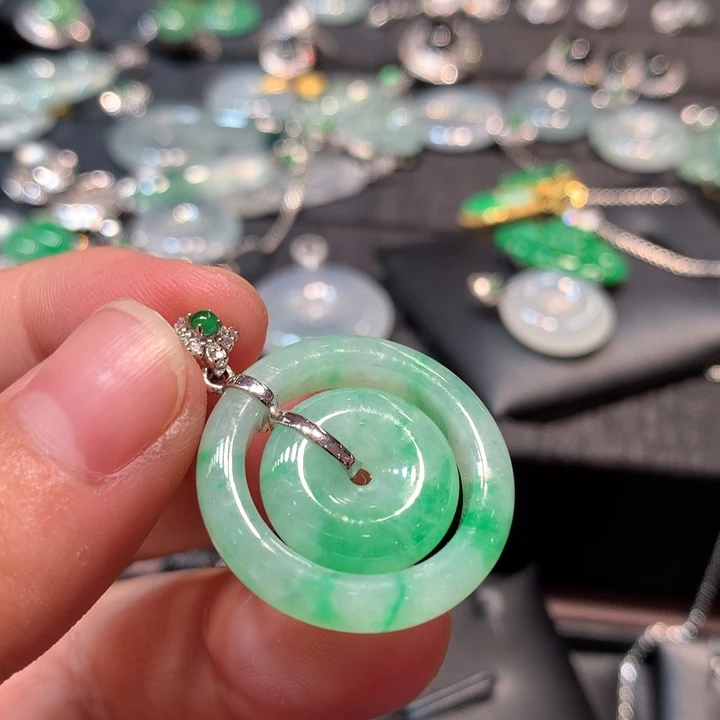 【闪购商品】颈饰18K金镶嵌翡翠翡翠