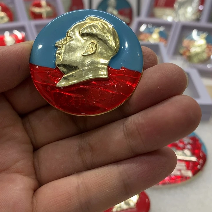铝双色风展红旗如画