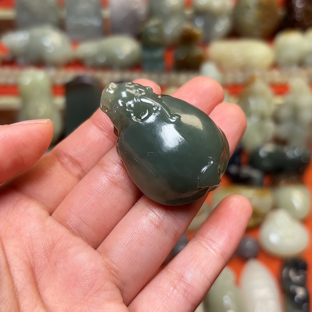 颈饰未镶嵌透闪石质玉