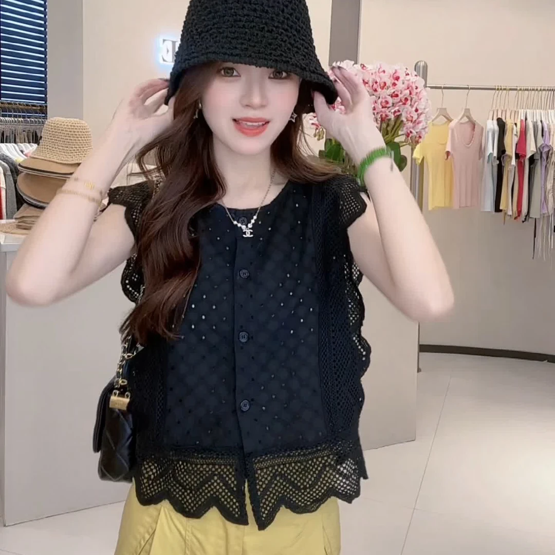 高级感复古洋气黑色镂空飞飞袖拼接衬衫夏季休闲时髦透气无袖上衣