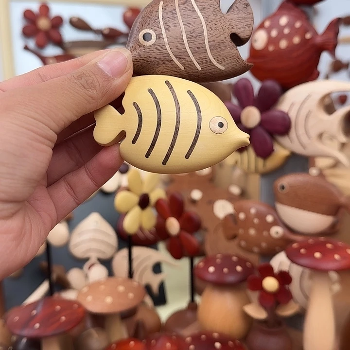 木小鱼冰箱贴两个