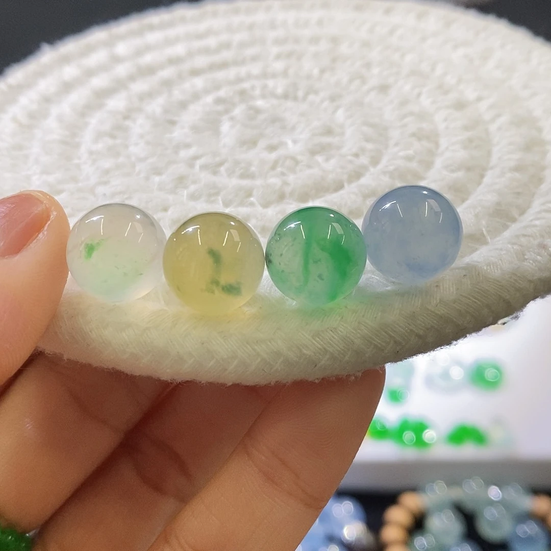 未镶嵌挂件翡翠多样发其一